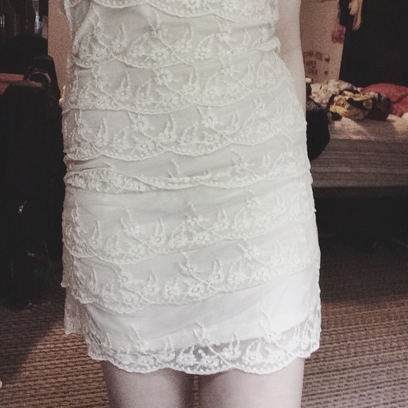 Ivory, lace dress - Picture 3 of 4